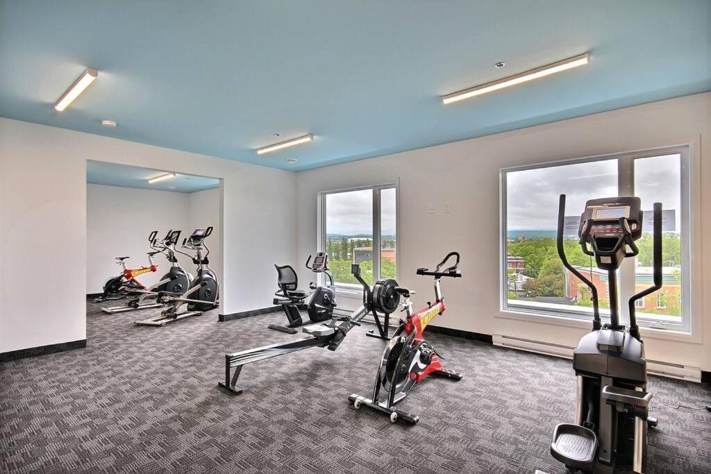 Good Vibes Only -Modern And Spacious 2 Bedroom Condo 4 Beds Free Parking, Gym Québec Exterior foto